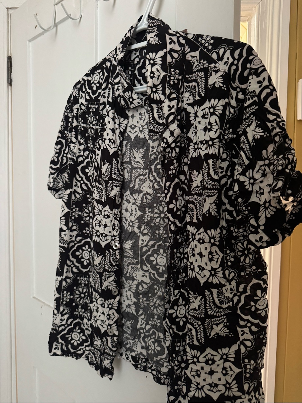 Men's Black & White Floral Short-Sleeve Shirt
